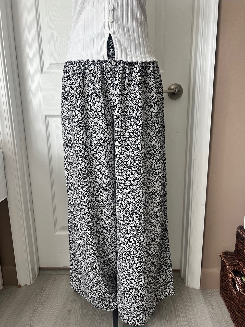 Navy & White Ditsy Floral wideleg pants